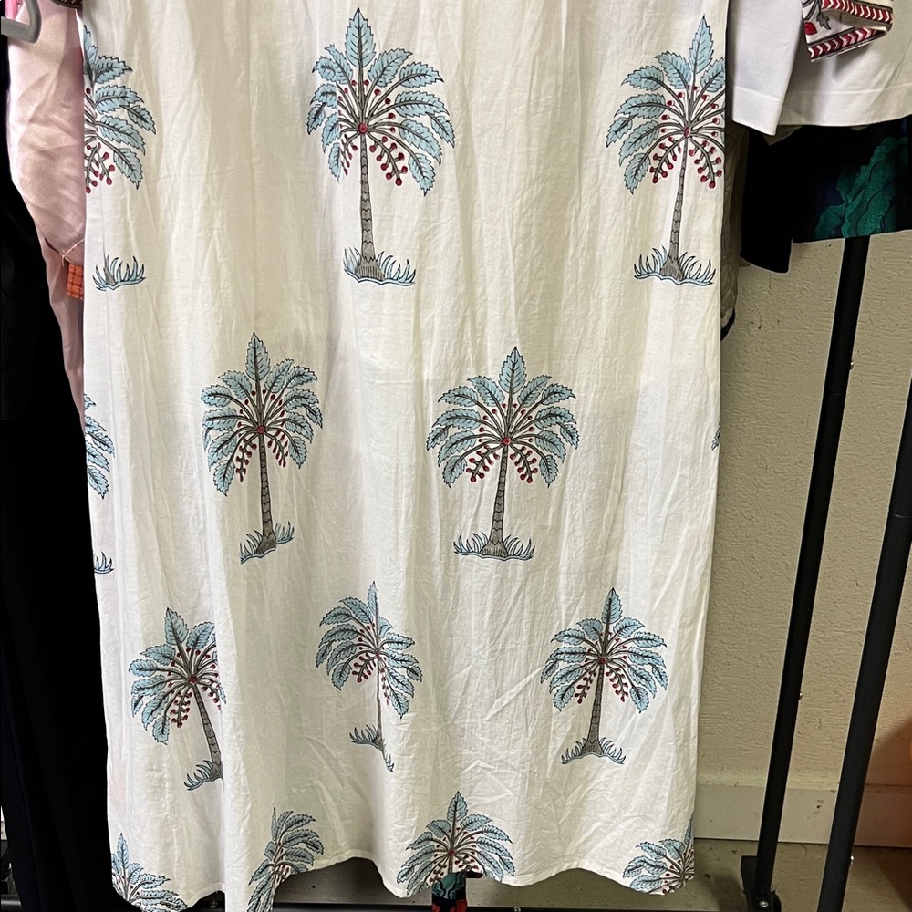 Oliphant White Maxi Dress with Blue and Red Leaf Design - Picture 4 of 6